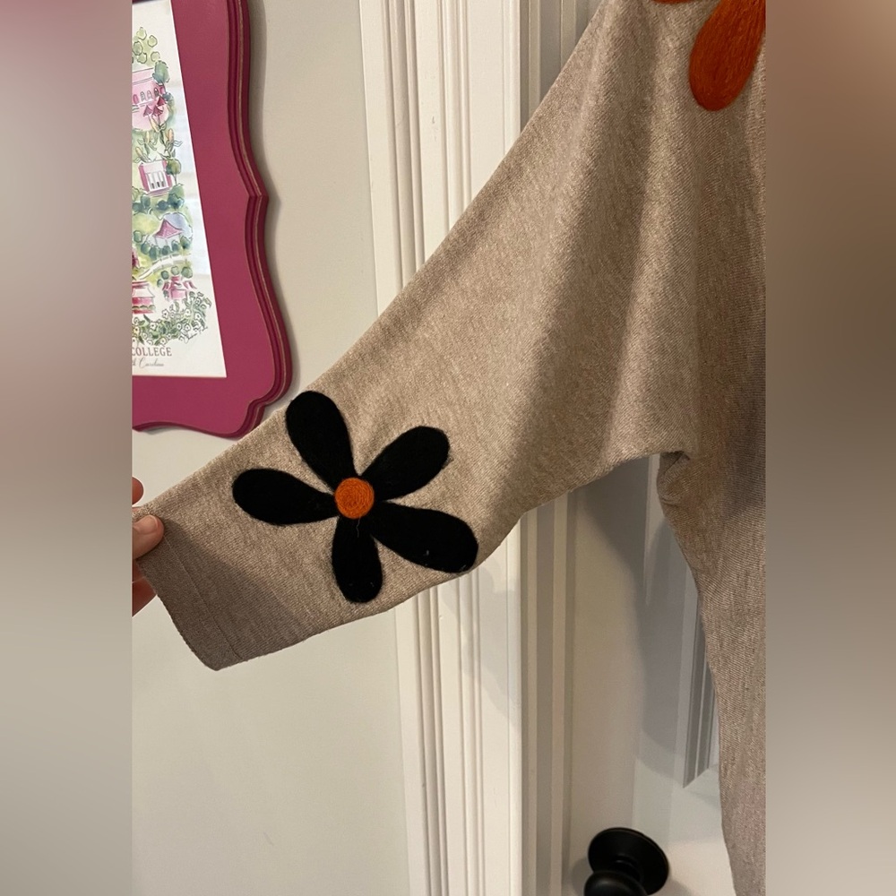 Aeda Tan Sweater with Floral Design - Picture 2 of 6
